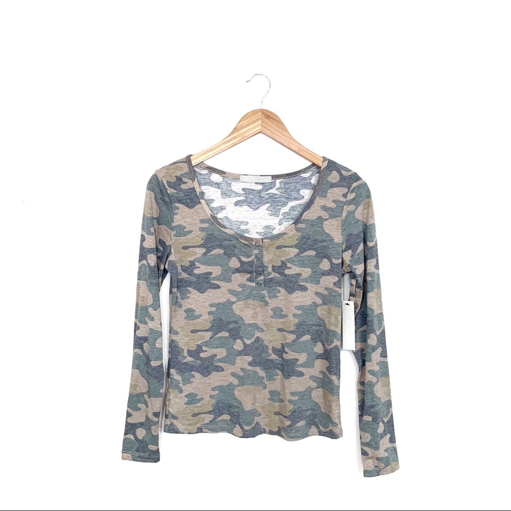 NWT Tresics Camo Long Sleeve Henley Top Size M